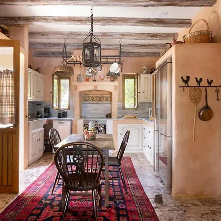 Geoeli House *