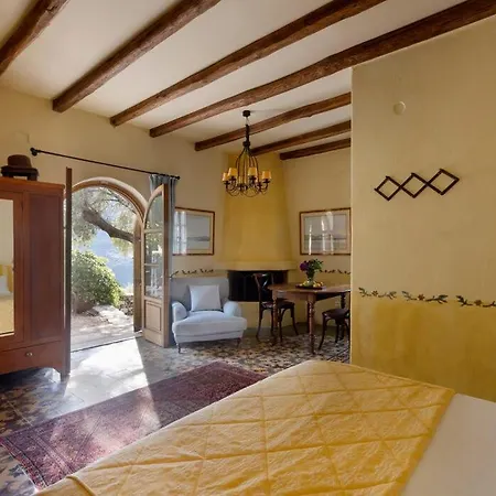 Geoeli House *